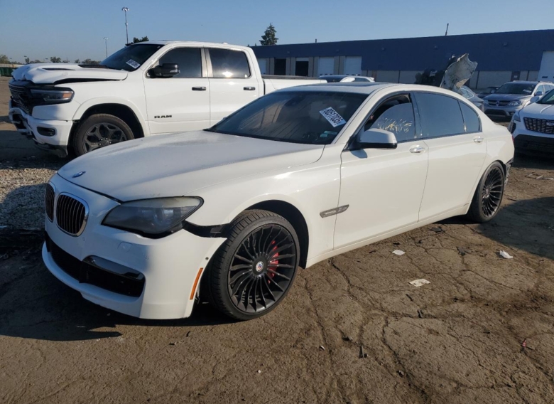 BMW 750, 4.4 l